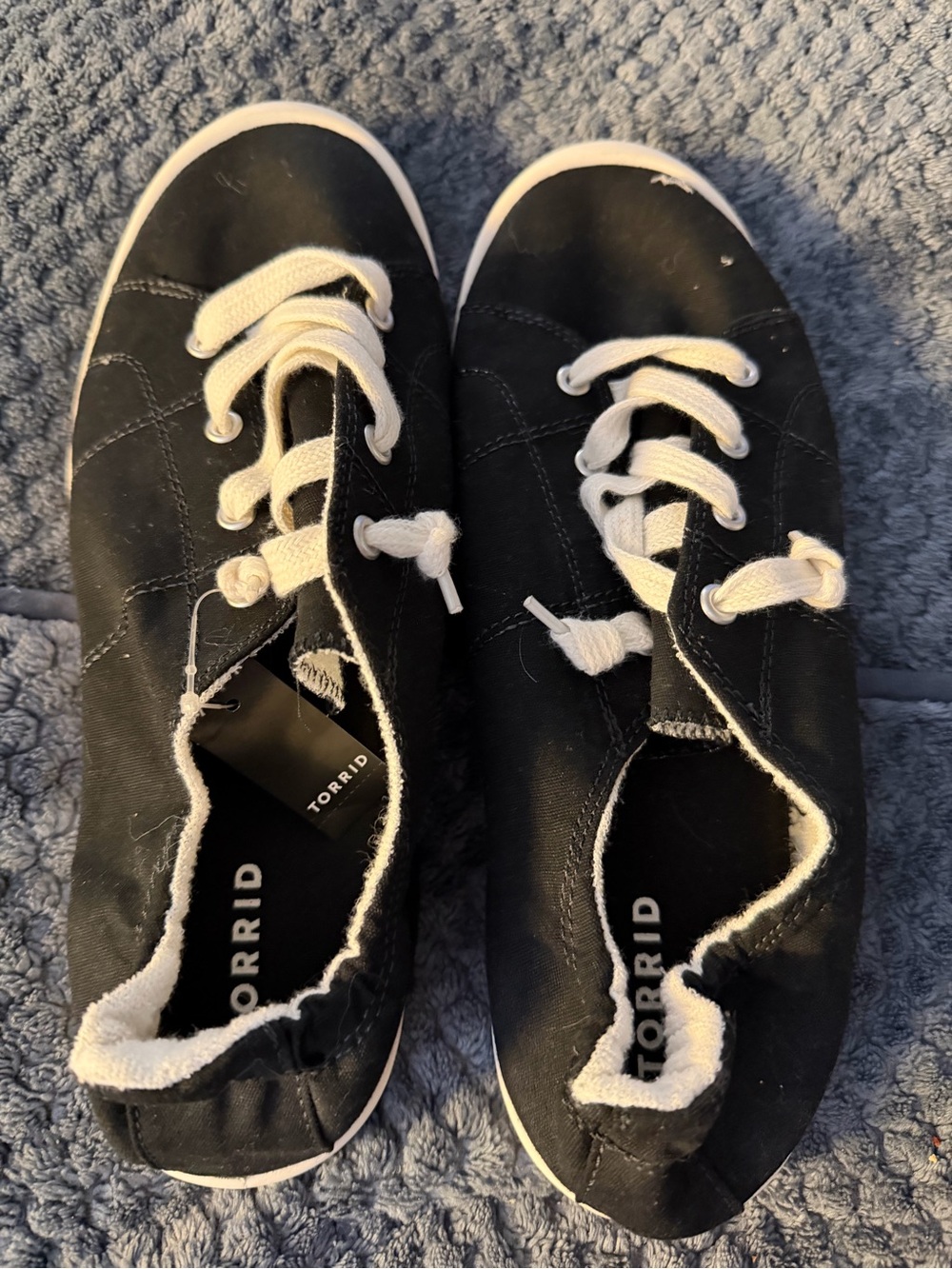 Riley ruched black sneaker